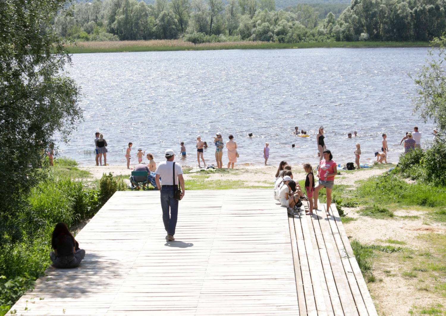 Дәретханада қабырға арқылы ұрып-соғу